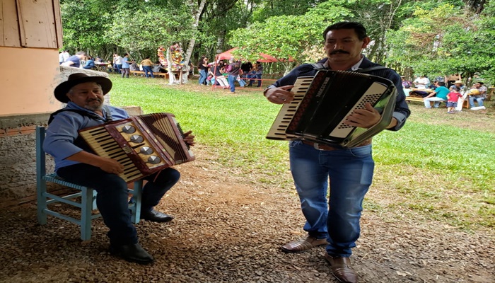 Nova Laranjeiras - Grandiosa Festa é realizada no Cocho Grande