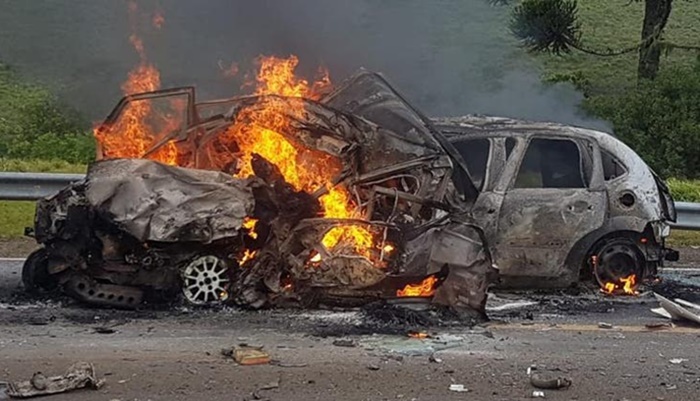 Acidente envolvendo 6 veículos deixa 5 pessoas mortas na BR-116, na Serra de SC