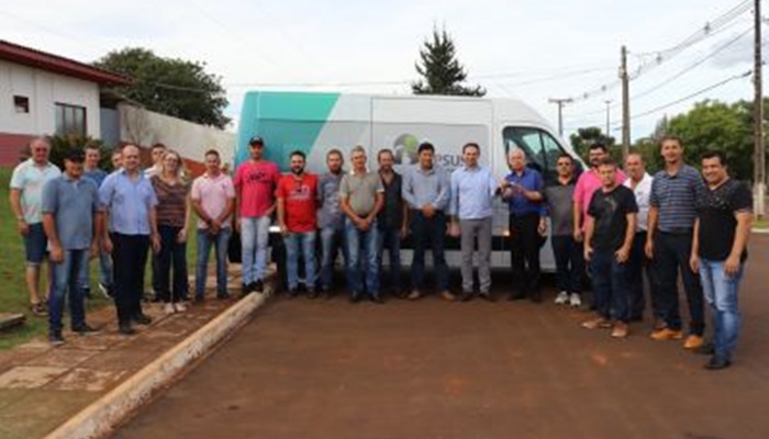 Candói - Prefeitura realiza entrega de van para transportes de pacientes