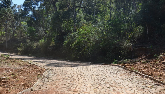 Pinhão - Prefeitura inaugura pavimentação em trecho de serra da comunidade São Roquinho