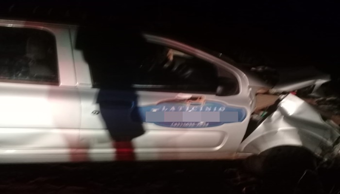 Laranjeiras - Motorista perde controle de veículo e poste é arrancado na colisão
