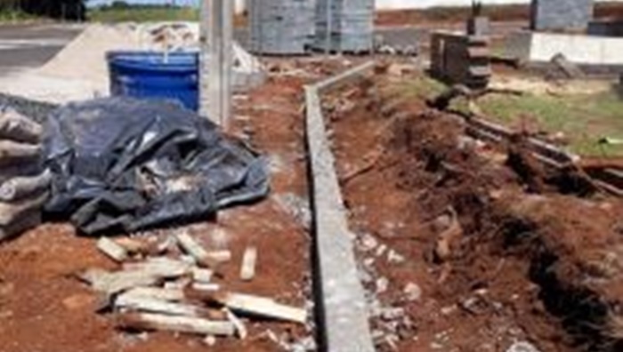 Candói - Prefeitura inicia construção de muro no cemitério municipal