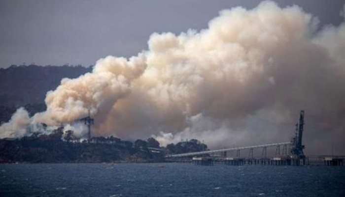 Austrália: três pessoas morrem em queda de avião que combatia incêndio