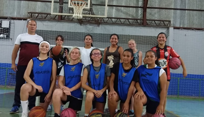 Pinhão - Começam os treinamentos da temporada 2020 para a escolinha de basquetebol masculino e feminino