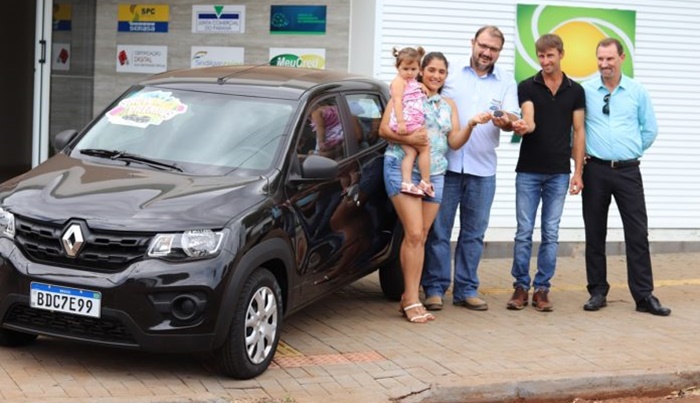 Quedas - Pais de criança ganhadora do carro da Aciqi cumpriram promessa