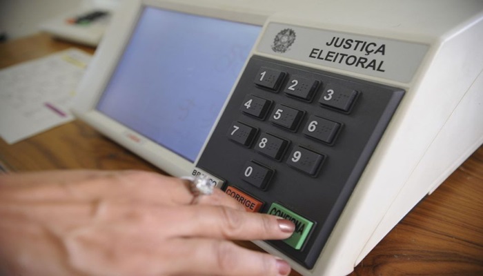 Eleições municipais terão 100% dos eleitores com cadastro biométrico e combate às fake news, diz TRE