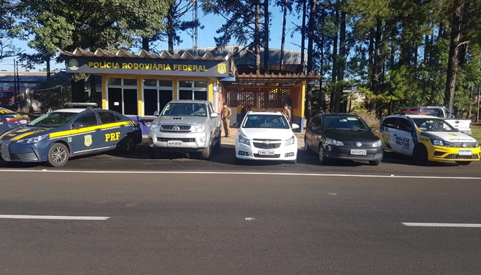 Laranjeiras - Durante a madrugada PRF recupera 2 veículos roubados e prende 6 pessoas 