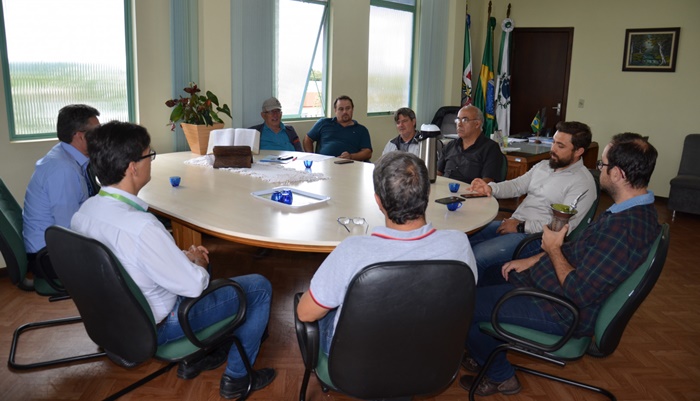 Pinhão - Governo Municipal realiza reunião com Gerência da Caixa Econômica Federal