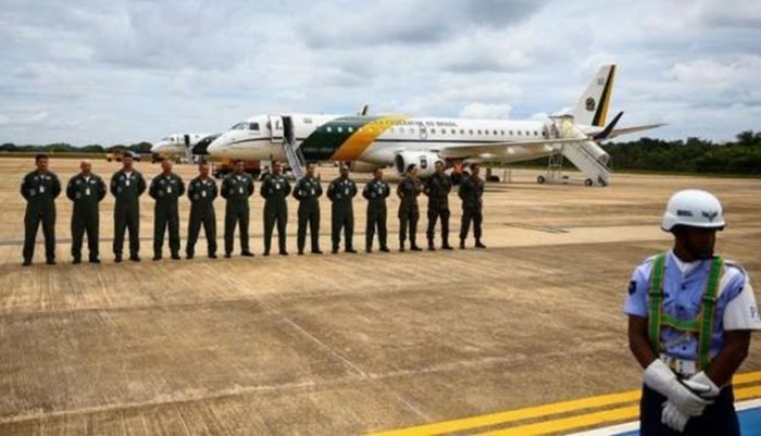 Aeronaves da FAB decolam com destino à China para buscar brasileiros