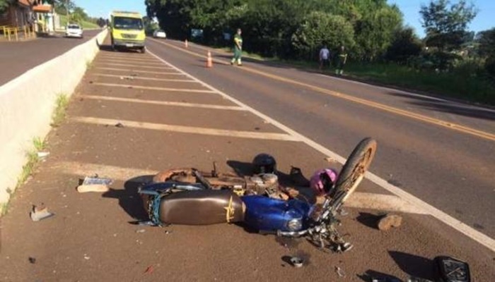 Guaraniaçu - Colisão entre caminhonete e moto deixa dois feridos