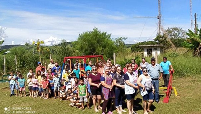Porto Barreiro - Prefeita Marinez faz entrega oficial de parque infantil em Porto Santana