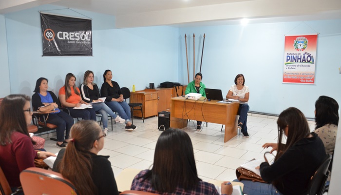 Pinhão - Secretaria de Educação reúne professores das Salas de Apoio para acompanhar o trabalho colocado em prática com os alunos