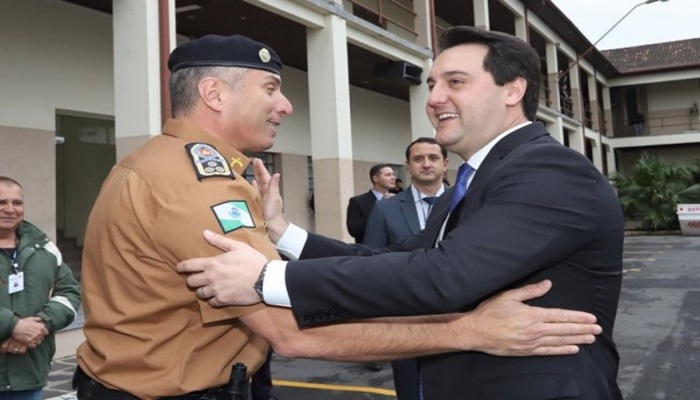 Governador assina acordo para contratação de 2.400 policiais militares no Paraná