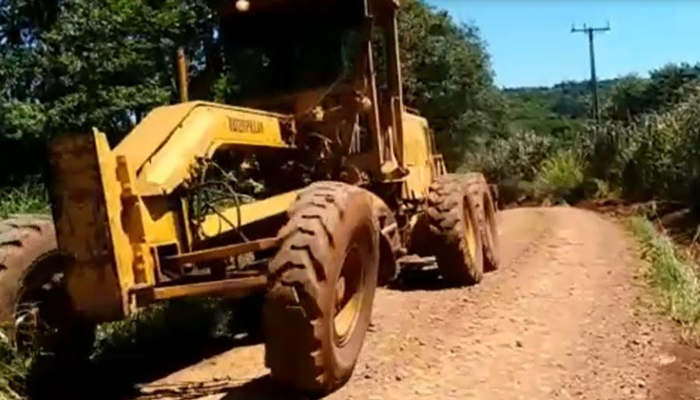 Rio Bonito - Prefeitura está readequando estradas da comunidade Água Morna