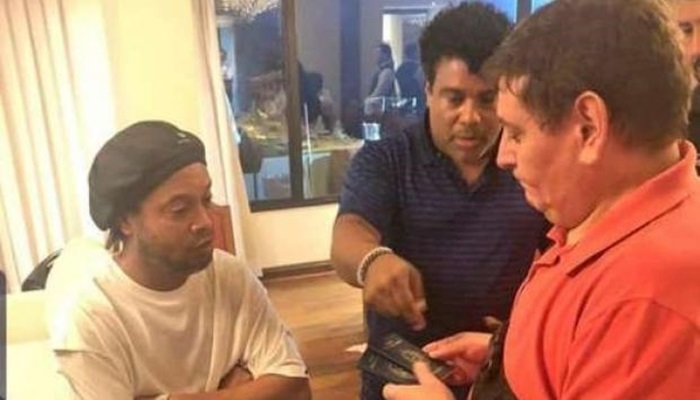 Ronaldinho Gaúcho segue em custódia no Paraguai