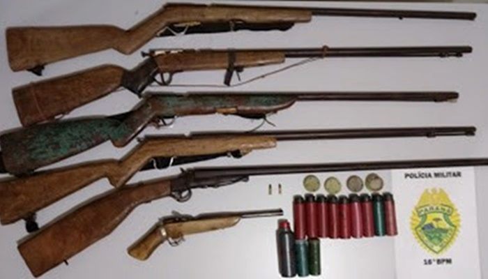 Pinhão - PM prende três pessoas e apreende seis armas