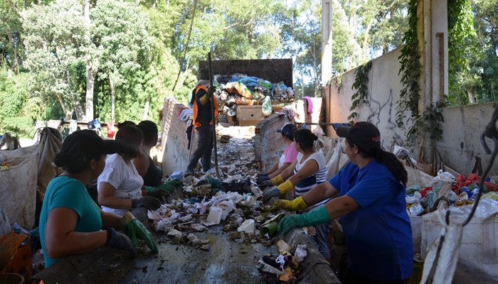 Pinhão - Ações da prefeitura mudam a realidade ambiental e Associação Mãos Amigas amplia de 13 para 27 o número de trabalhadores na reciclagem