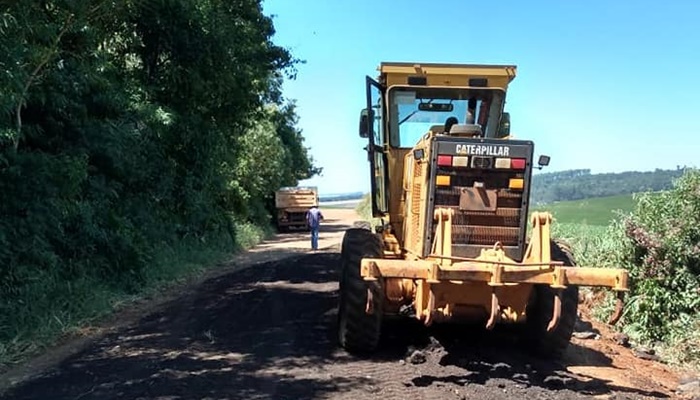 Campo Bonito - Administração Municipal esta realizando melhorias nas estradas rurais