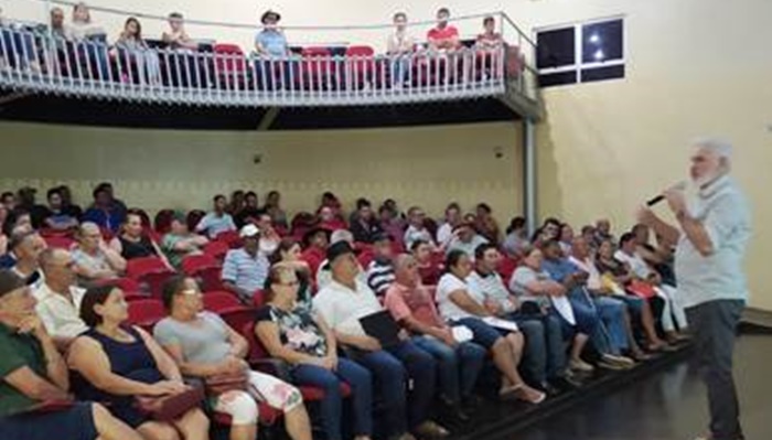 Guaraniaçu - Mutuários comparecem a reunião sobre o Programa Escrituração Direta da Cohapar