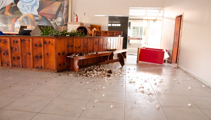 Mulher invade e destrói altar em Salão Paroquial da Igreja Matriz de Corbélia