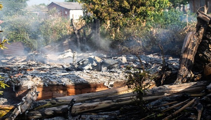 Catanduvas - Incêndio destrói casa no Alto Alegre