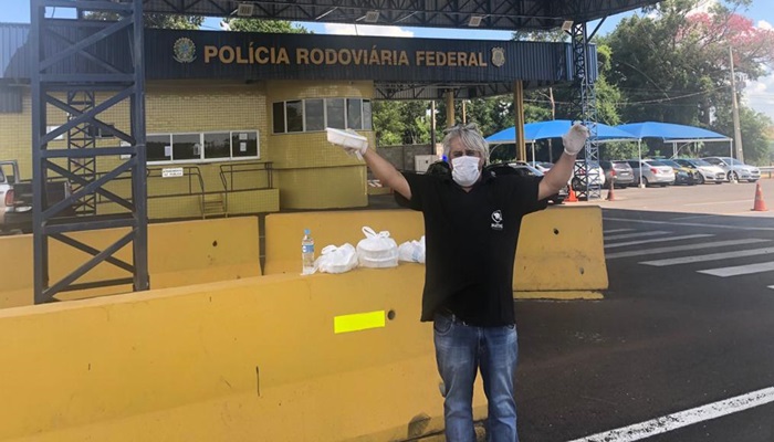 Coronavírus: PRF acolhe mecânico que distribuía marmitas a caminhoneiros à beira de rodovia no Paraná