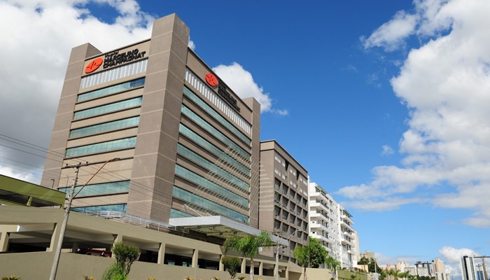 Hospital de Curitiba tem 20 funcionários com Covid-19 sendo dois internados