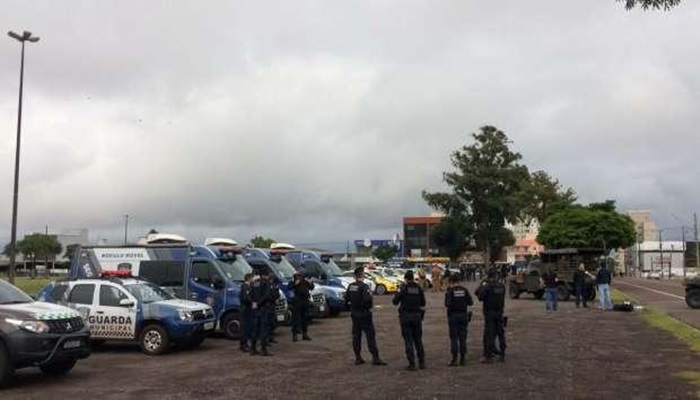 Operação Retomada Segura: forças de segurança fiscalizam comércios em Cascavel