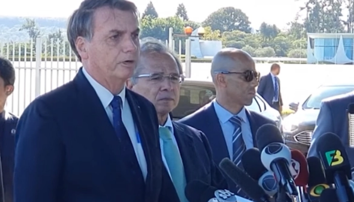Bolsonaro diz não ter previsão de estender auxílio emergencial para outras categorias
