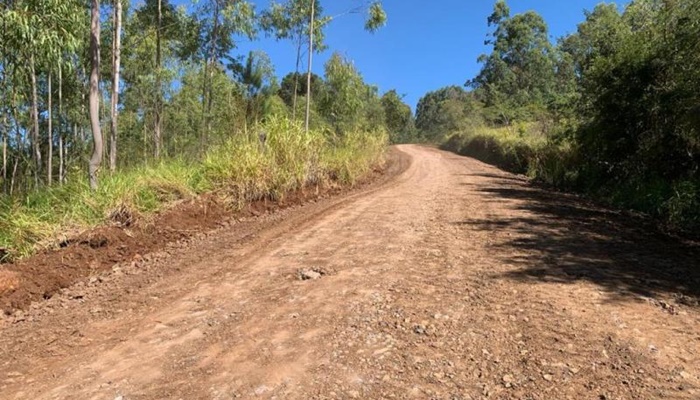 Nova Laranjeiras - Trabalho de manutenção de estradas rurais é ação permanente da Prefeitura