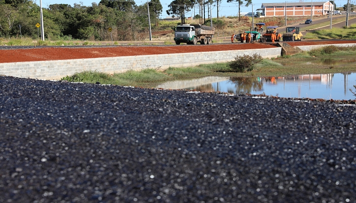 Laranjeiras - Orla do Lago 2 recebe pavimentação asfáltica