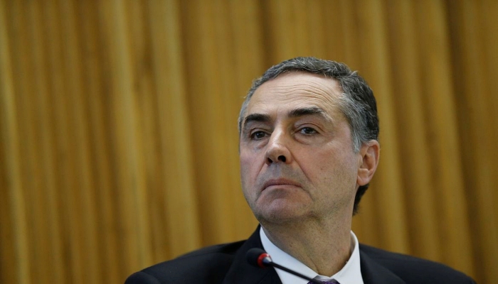 Pior que ataque a STF é falta de projeto educacional, diz Barroso