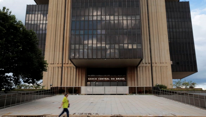 Juros caem e novas concessões de crédito diminuem em abril