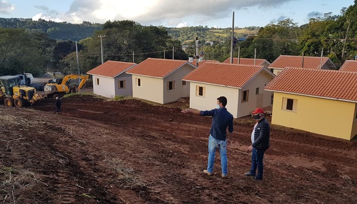 Guaraniaçu - Prefeito Osmário acompanha trabalhos no Residencial Itaipu