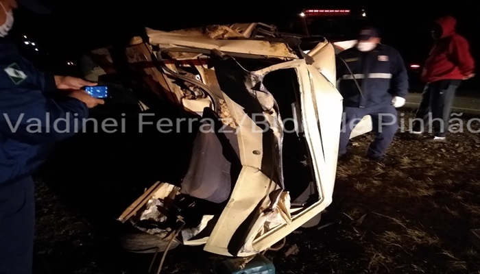 Pinhão - Carro parado na rodovia provoca acidente na PR 170 