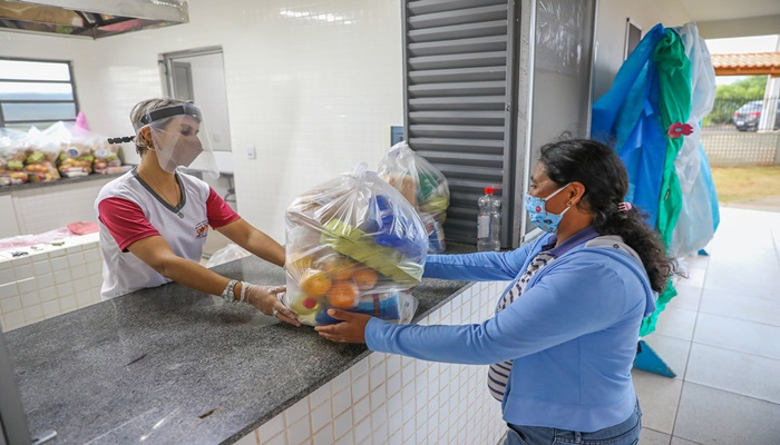 Laranjeiras - Prefeitura inicia entrega dos kits de alimentação para alunos da rede municipal