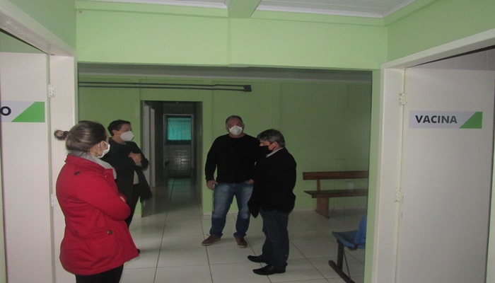 Pinhão – Prefeito Odir Gotardo inaugura primeira sala de vacina descentralizada do Município.
