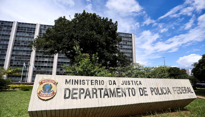PF cumpre mandados em ação sobre atos antidemocráticos, em 6 estados