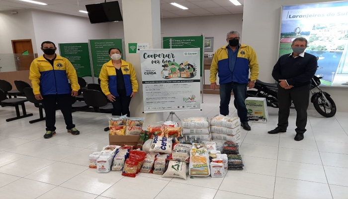 Laranjeiras - Lions clube faz a entrega de mais de 200kg de alimentos para o dia C