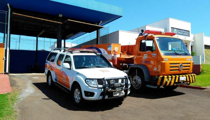 Diamante do Sul - Bombeiros são acionados para combater incêndio em camioneta na PR 670 