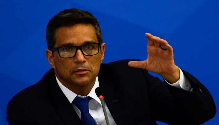 Novo sistema de pagamentos permitirá saque em lojas, diz Campos Neto