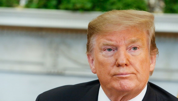 Trump anuncia suspensão temporária de vistos para preservar empregos