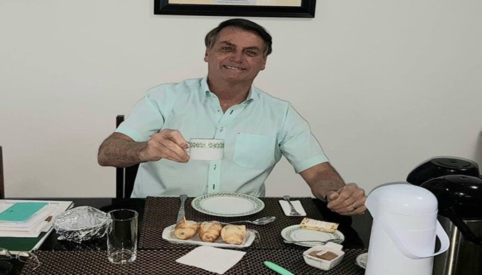 Viverei ainda por muito tempo, diz Bolsonaro sobre uso de hidroxicloroquina