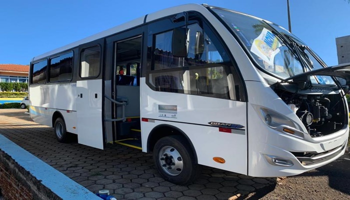 Nova Laranjeiras - Prefeitura recebe novo micro-ônibus para a Secretaria de Esportes