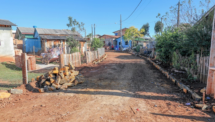 Laranjeiras - Com investimento superior a R$ 100 mil, prefeitura inicia pavimentação na região do CAIC