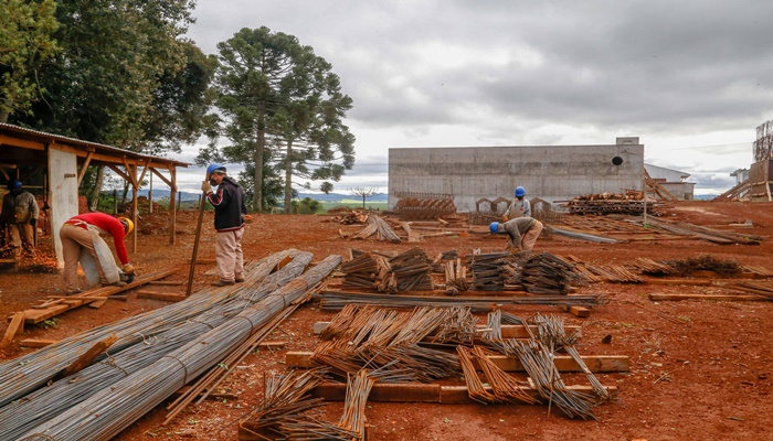 Laranjeiras - Investimento vai acabar com falta de água no município