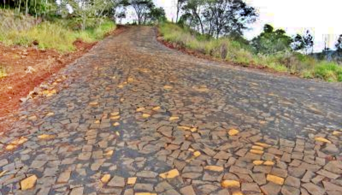 Candói - Prefeitura conclui calçamento na serra da comunidade de São Pedro