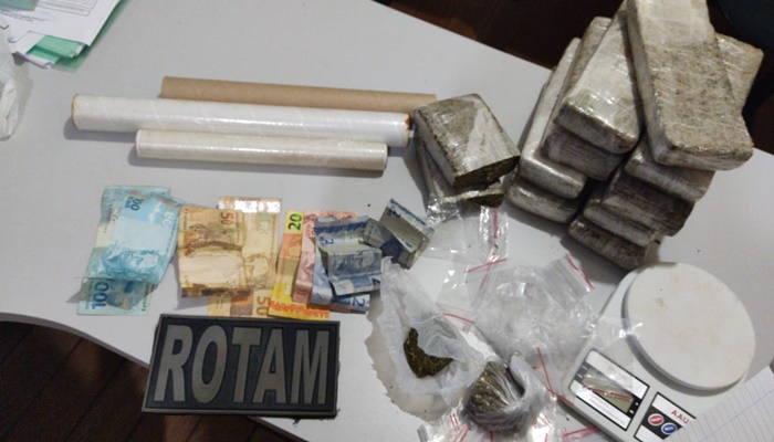 Quedas - Rotam no Combate ao Tráfico de Drogas apreende tabletes de maconha e prende traficantes 
