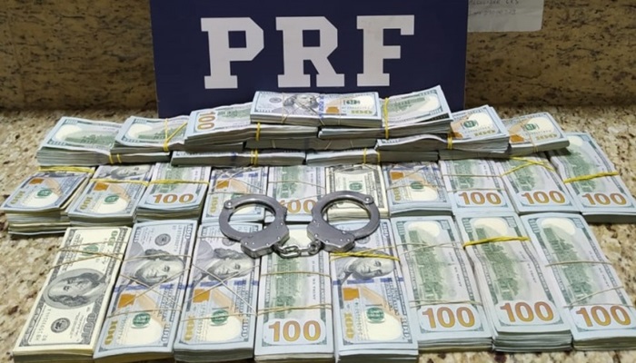 PRF apreende 268 mil dólares no Paraná