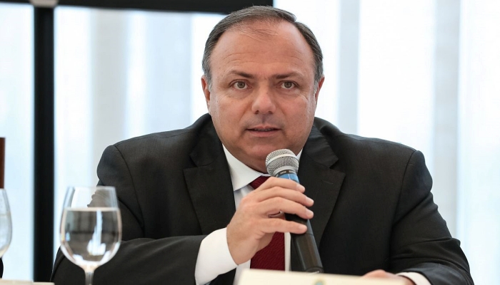 Covid-19: Pazuello visita Paraná e discute medidas de auxílio